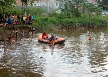 Bocah SD 8 Tahun Hanyut Terbawa Arus Saat Mandi di Sungai Padang