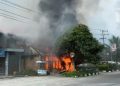Kebakaran Hebat di Agam, Si Jago Merah Luluhlantakkan Satu Rumah dan Dua Warung