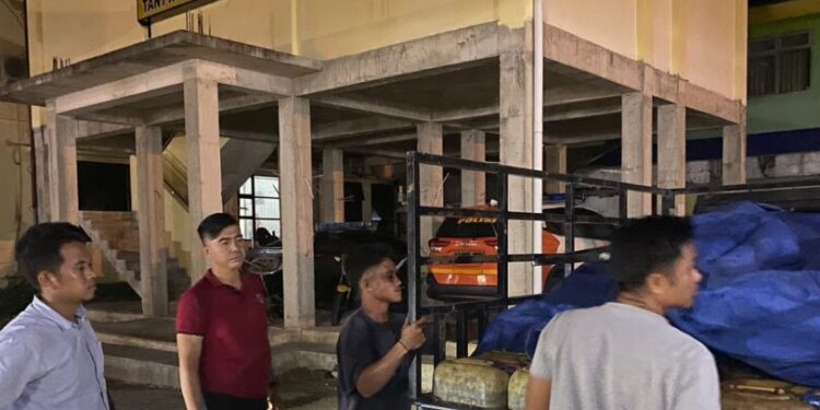 Polisi Gagalkan Penimbunan BBM Bersubsidi, Pelaku Diamankan di Pesisir Selatan