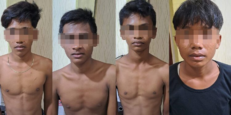 Jembatan Sementara Dibangun Warga Nagari Aie Angek Sijunjung Akibat Longsor