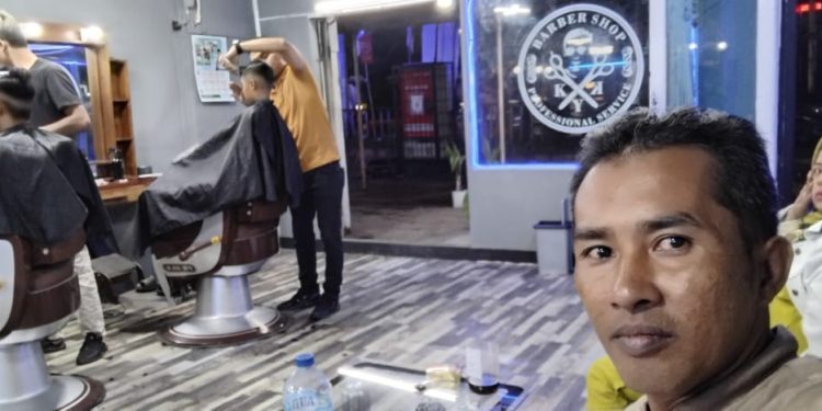 Ungkapkan Rasa Puas Seorang Ibu di Barber Shop KYK Simpang Mandiangin Bukittinggi