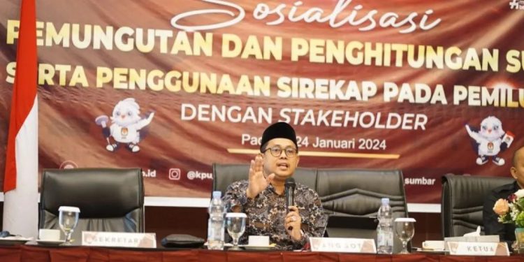 Tiga Pohon Tumbang di Padang Akibat Hujan Deras dan Angin Kencang