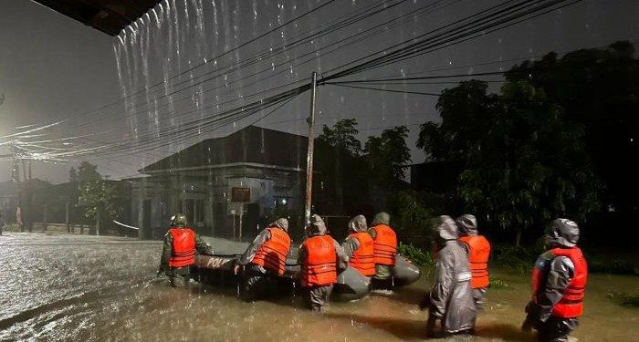 Hujan Lebat Mengakibatkan Banjir di Pesisir Selatan, Ratusan Rumah Terendam
