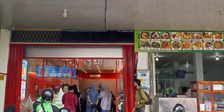 Antusiasme Ibunda Membludak Saat Soft Opening Mixue Tarok Bukittinggi