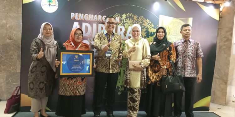 Kabupaten Solok kembali Raih Prestasi, Dianugerahi Sertifikat Adipura 2023 Oleh Kementerian Lingkungan Hidup dan Kehutanan RI.