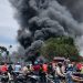 Kebakaran Hebat di Samping Flyover Bukittinggi Akibatkan Kemacetan