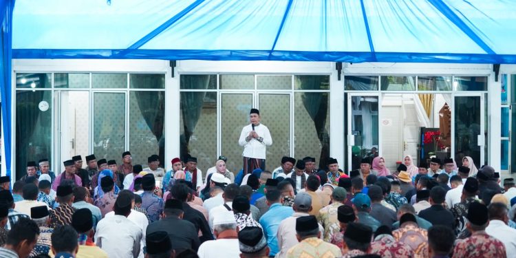 Bupati Solok Buka Puasa Bersama Warga di Rumah Dinas