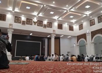 Walikota Bukittinggi Berbuka Bersama “Duduk Baselo” Sebelum Safari Ramadan