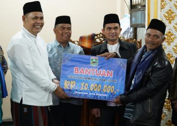 Bupati Solok Serahkan Bantuan untuk Masjid di Sungai Nanam