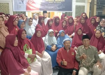 Wabup RKN menjamu Warga Lubuak Batingkok berbuka dirumah dinas