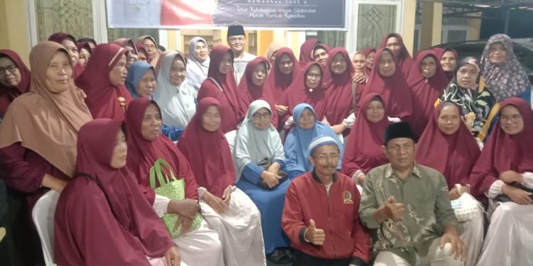 Wabup RKN menjamu Warga Lubuak Batingkok berbuka dirumah dinas