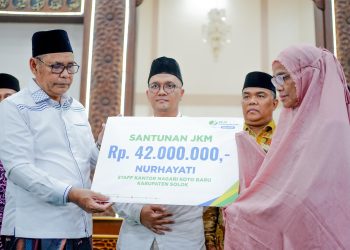 Bupati Solok Gemar Salurkan Bantuan di Bulan Ramadhan