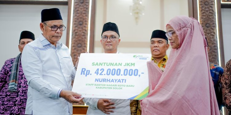 Bupati Solok Gemar Salurkan Bantuan di Bulan Ramadhan