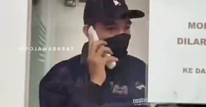 Terduga Pelaku Modus Pembobol ATM Terjebak di Ruang Anjungan Tunai Mandiri, Berita Viral di Media Sosial