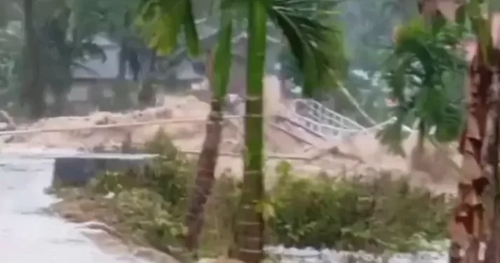 Jalan Padang-Painan Terputus Akibat Longsor, Sejumlah Pengendara Terjebak di Lokasi