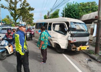 Empat Kendaraan Terlibat dalam Kecelakaan Beruntun di Padang, Korban Selamat