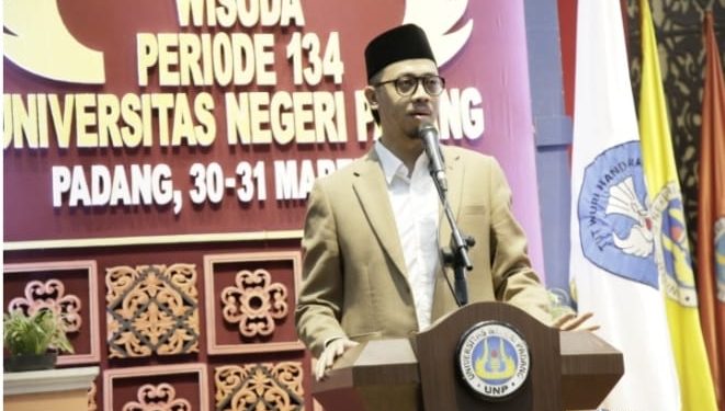 Orasi Ilmiah Erman Safar Semarakkan Wisuda ke-134 UNP