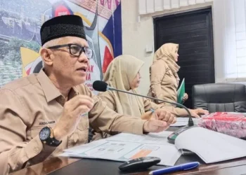 Longsor di Sitinjau Lauik Padang Menyebabkan Kemacetan Parah