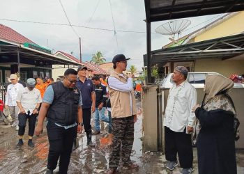 Wako Bukittinggi Tinjau Lokasi Banjir, Mobil Warga Terjebak di Bagasi Rumah