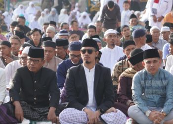 Antusiasme Tinggi Warga Bukittinggi Ikuti Shalat Idul Fitri 1445 H di Lapangan Wirabraja