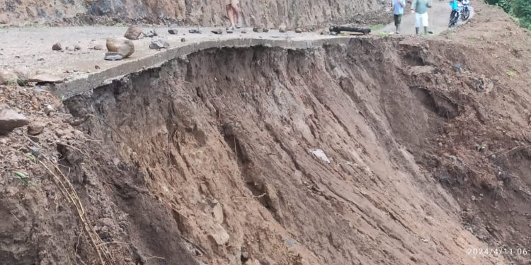 Longsor di Bukik Batabuah Agam, Membuat Jalur Evakuasi Gunung Marapi Tidak Dapat Dilewati