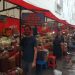 Keripik Sanjai Balado Bukittinggi Memukau Wisatawan Swiss di Pasar Atas