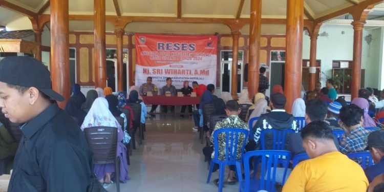 Kawal Inspirasi Warga Babinsa Dan Bhabinkamtipmas Hadiri Reses Anggota DPRD