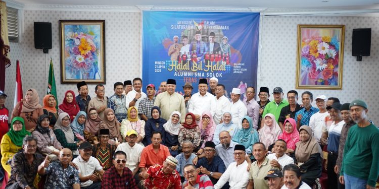 Dihadiri Walikota Solok, Alumni SMA Solok Teras 79—82 Gelar Halal Bihalal bersama Bupati Solok