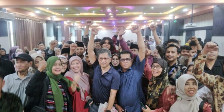Rocky Gerung Soroti Dinamika Politik Hukum dan Basis Politik Nasional di Kuliah Umum UM Kota Bukittinggi