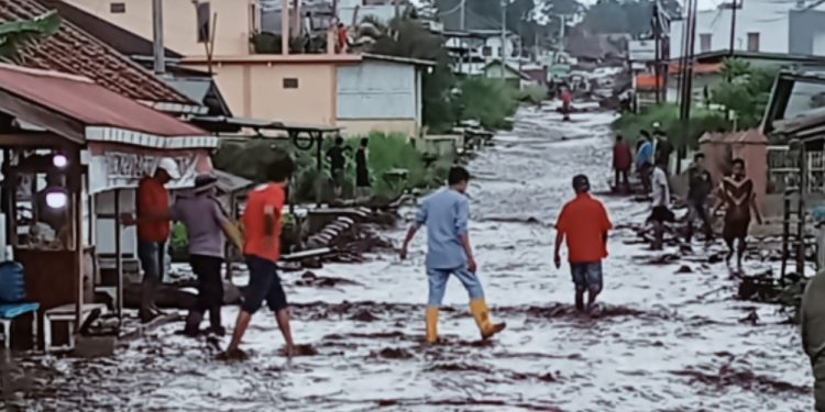 Banjir Bandang Agam: Evakuasi dan Bantuan Terus Berlanjut, Warga Bersyukur Tidak Ada Korban Jiwa