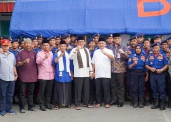 Longsor di Sitinjau Lauik Padang Menyebabkan Kemacetan Parah