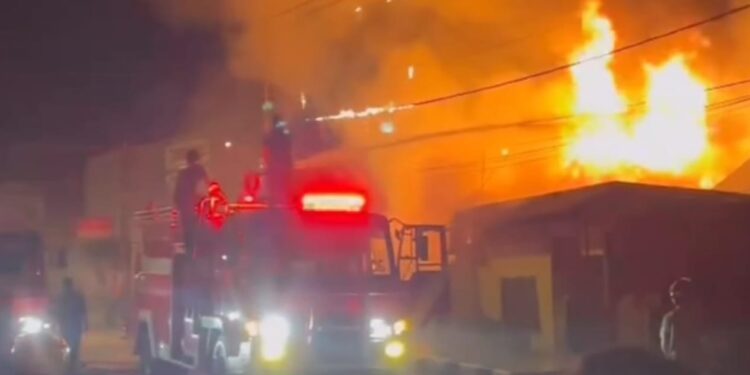 Pemuda Kontroversial: Salat Ied Diatas Motor, Viral di Media Sosial, Begini Hukum nya