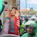 Viral Ojol Serbu Juru Parkir Restoran Cepat Saji, Ada Apa?