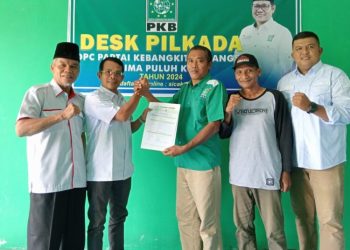 Massa Aksi di Padang Minta Penyelesaian Cepat Kasus Rekayasa Pencurian di Klinik dr. Richard Lee