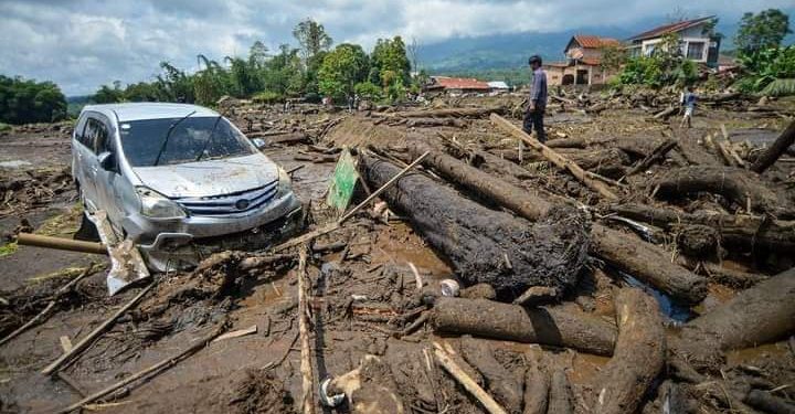 Upaya Penanganan Darurat di Sumatra Barat: Pencarian Korban dan Pengiriman Bantuan Terus Berlanjut