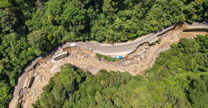 Jalur Transportasi Putus, Athari: BPJN Sumbar Harus Turun