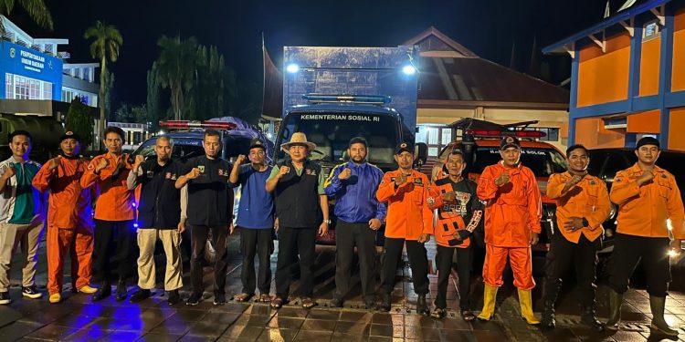 Bupati Solok Turunkan Tim dan Satu Ekskavator untuk Bantu Korban Galodo di Kabupaten Agam