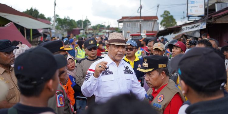 Peduli Bencana Agam, Bupati Solok Pimpin Aksi Sosial Kirimkan Bantuan