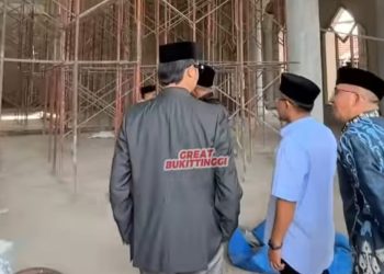 Wali Kota Bukittinggi Serahkan Dana Hibah Rp 5 Miliar untuk Pembangunan Masjid Jami’ Mandiangin