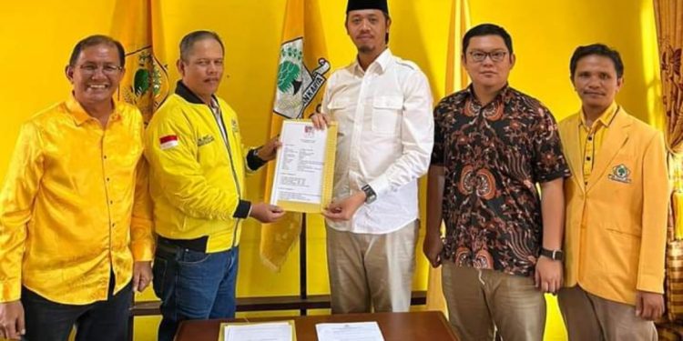 Erman Safar Daftar ke Partai Golkar Bukittinggi dalam Rangka Pencalonan Pilkada 2024