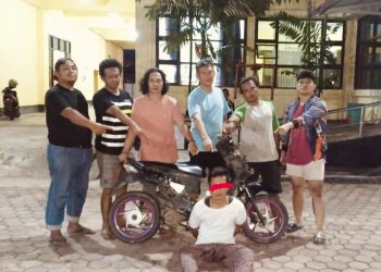 Harimau Sumatera Terekam CCTV di Halaman Masjid di Solok