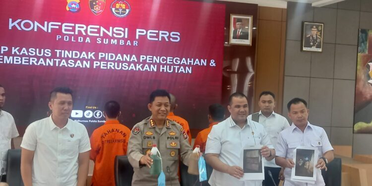 Pencurian Helm di PDAM Kota Payakumbuh Terekam CCTV