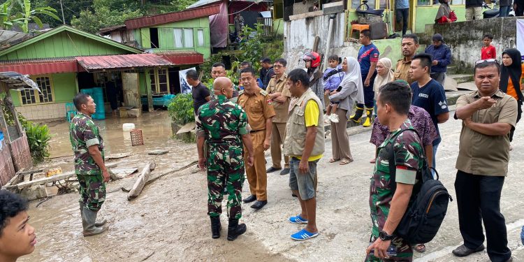 Arus Sungai di Ngarai Sianok Meluap, 7 Rumah Rusak dan Pondok Pedagang Hanyut