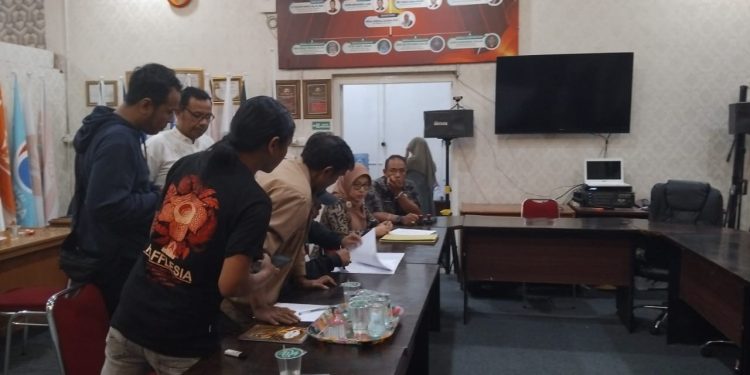 Dokumen Dukungan Calon Wali Kota Bukittinggi Diserahkan pada Hari Terakhir Pendaftaran