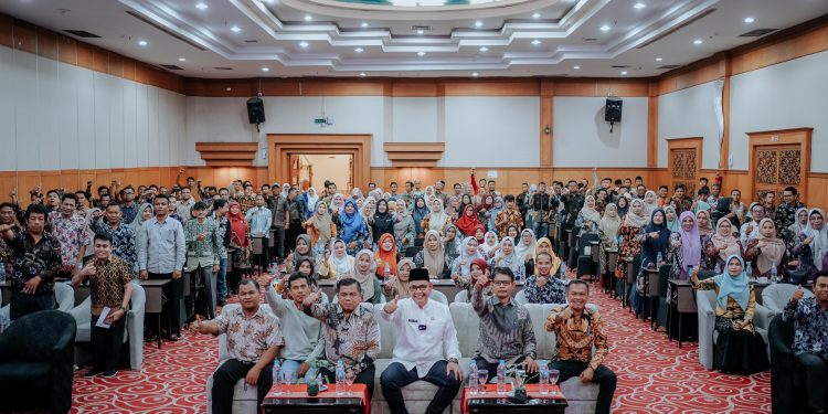 Bupati Solok Hadiri Kegiatan Peningkatan Kapasitas Perangkat Nagari Se-Kabupaten Solok