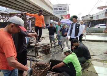 Walikota Instruksikan Gotong Royong Bersihkan Saluran Air di Terminal Bus dan Pasar Konveksi Terbesar se Sumatera