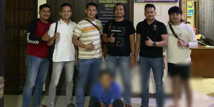 Harimau Sumatera Terekam CCTV di Halaman Masjid di Solok
