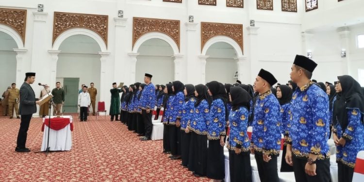 Wali Kota Bukittinggi Lantik dan Serahkan SK PPPK Guru dan Tenaga Kesehatan Formasi 2023