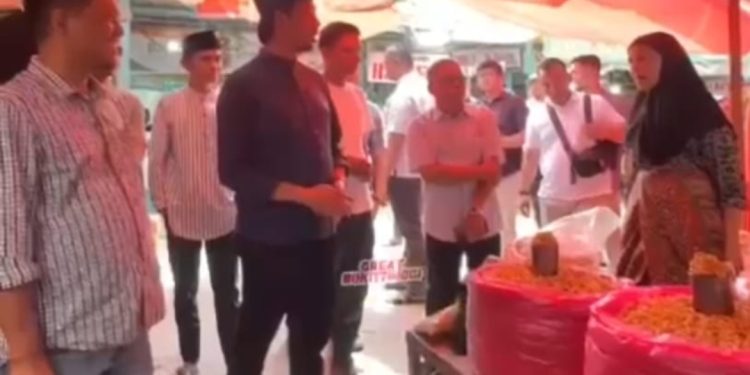 Dampak Akses Jalan Macet ke Kota Bukittinggi, Erman Safar Kunjungi Pedagang UMKM