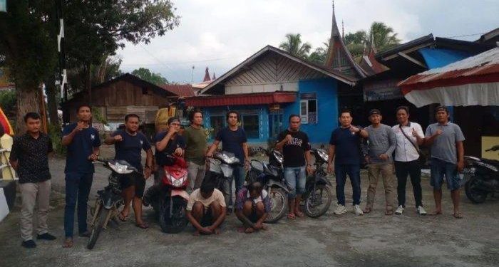 Kecelakaan Mobil di Rel Kereta Api Batang Anai, Satu Orang Luka Serius
